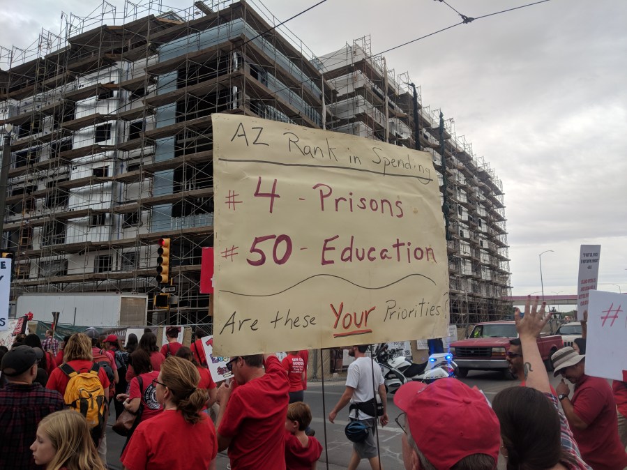 Maker:0x4c,Date:2017-12-17,Ver:4,Lens:Kan03,Act:Lar01,E-Y